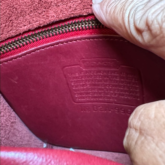 Coach 7 5/8 Vintage flap bag in mint condition wide and strap 21.5 inches long. - Picture 14 of 16